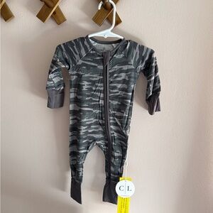 NWT Caden Lane Camo Crew Zip Romper 0-3 Months
